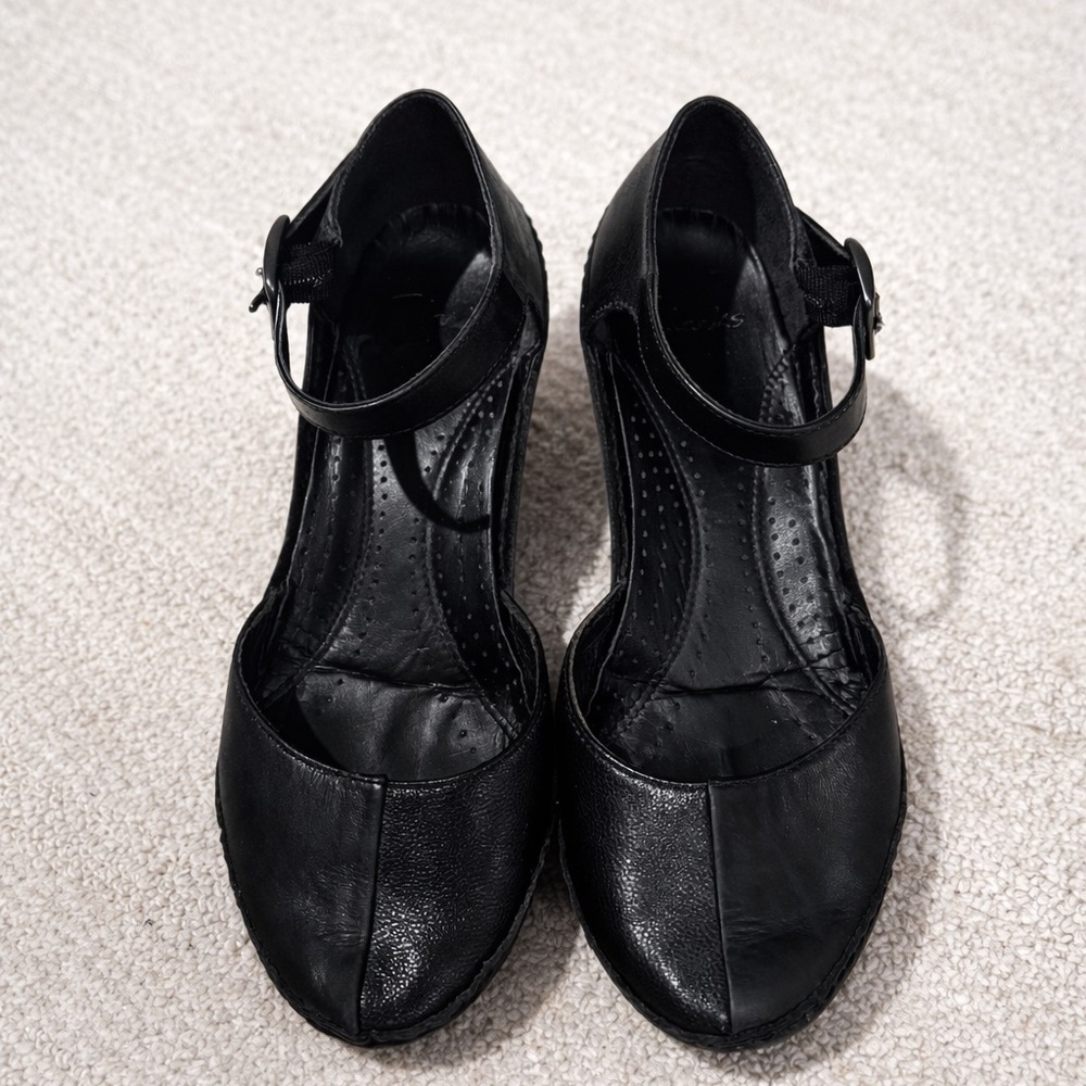 Clarks Leather Pumps Wedge Sole Black Closed Toe, size US 5.5